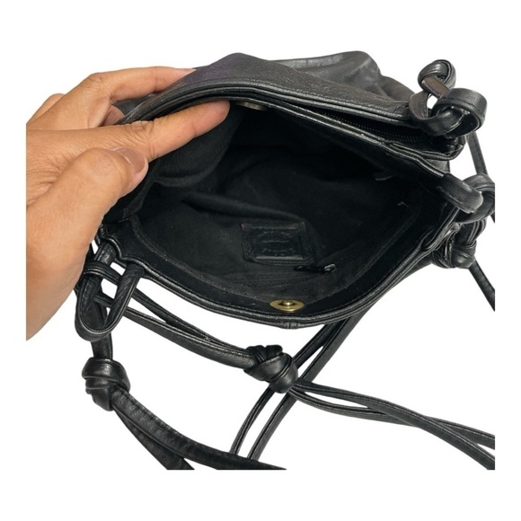 Vintage Saddle River Black Leather Handbag
Purse Knotted Shoulder Strap - Picture 9 of 13